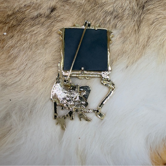 Vintage AJC Signed Art Deco Flapper Lady in a Mirror Figural Brass Brooch - Picture 5 of 11